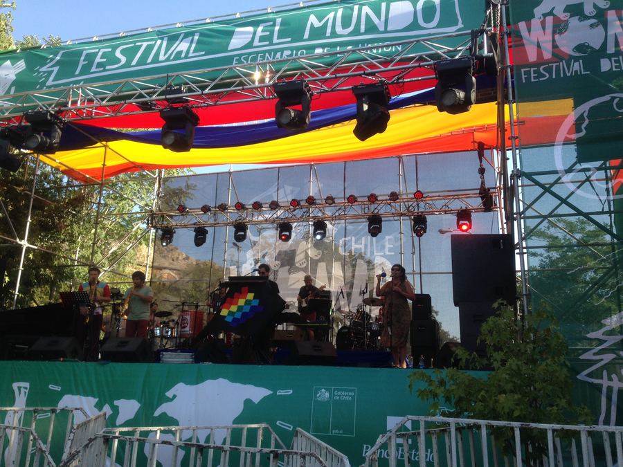 Sol Aravena and band at Festival del Mundo